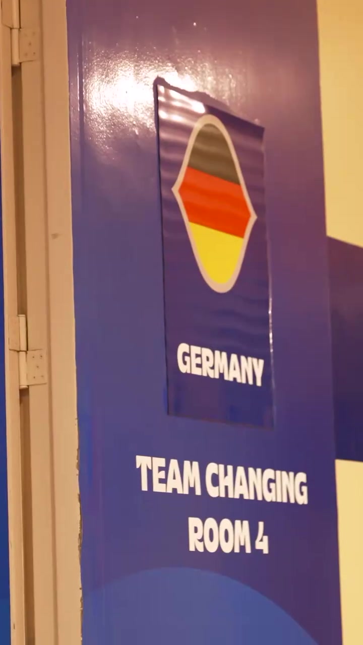 摯友名場面美國隊被淘汰里夫斯去德國更衣室恭喜施羅德