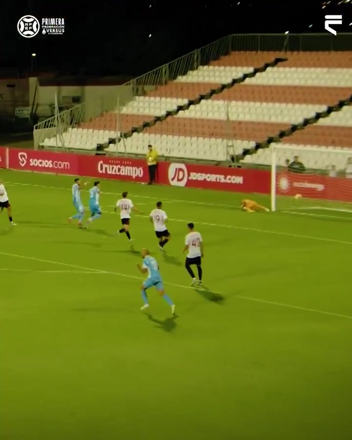 昔日曼聯(lián)水貨貝貝也成老妖了在西協(xié)甲打進(jìn)電梯球