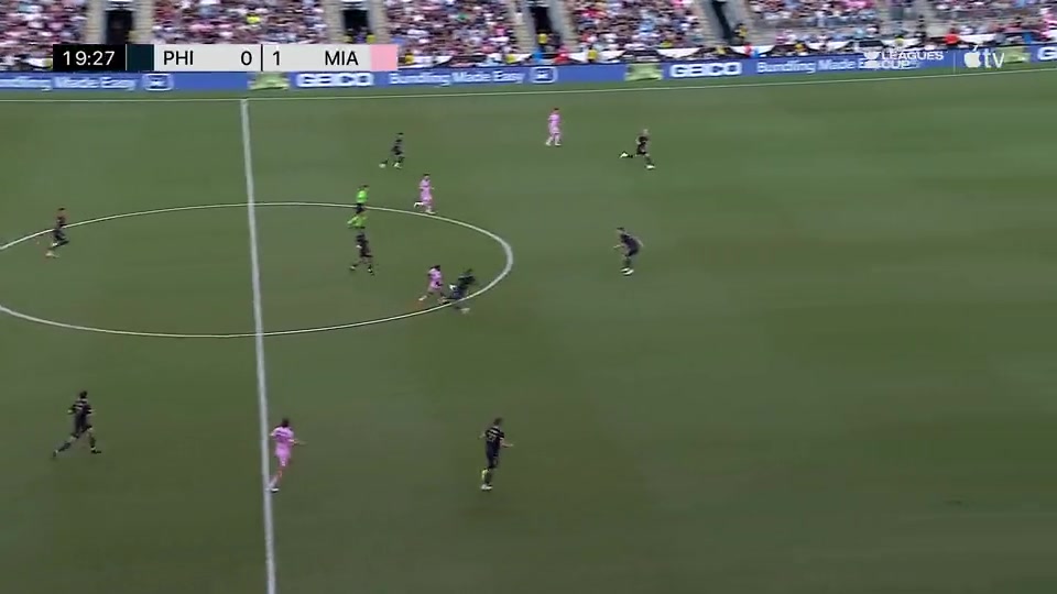 看看這距離?國外球迷這是梅西在邁阿密最被低估的一球