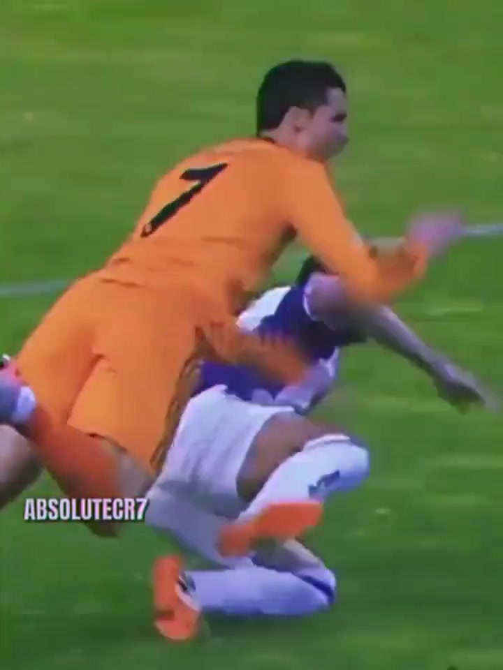 國(guó)外網(wǎng)友這次膝傷讓C羅的過(guò)人大不如以前了