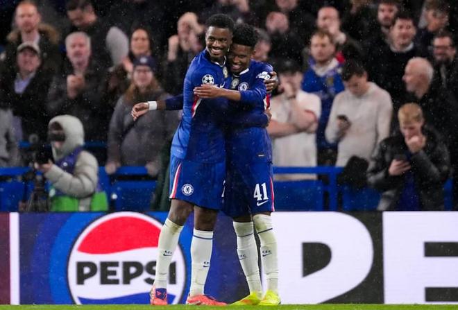 哈托：紅牌讓比賽變容易但我們沒放松；年輕不會是球隊的障礙