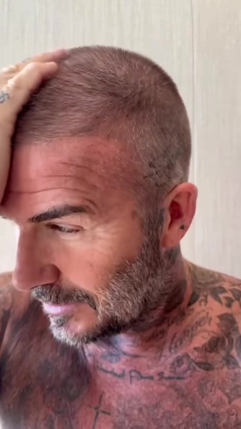 強者發(fā)型貝克漢姆的頭發(fā)被剃光了而且還剃禿了一塊