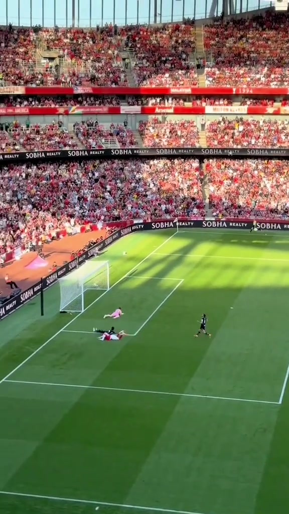 這球真的不講理現(xiàn)場(chǎng)球迷視角看哈弗茨長(zhǎng)驅(qū)直入單刀冷靜破門(mén)