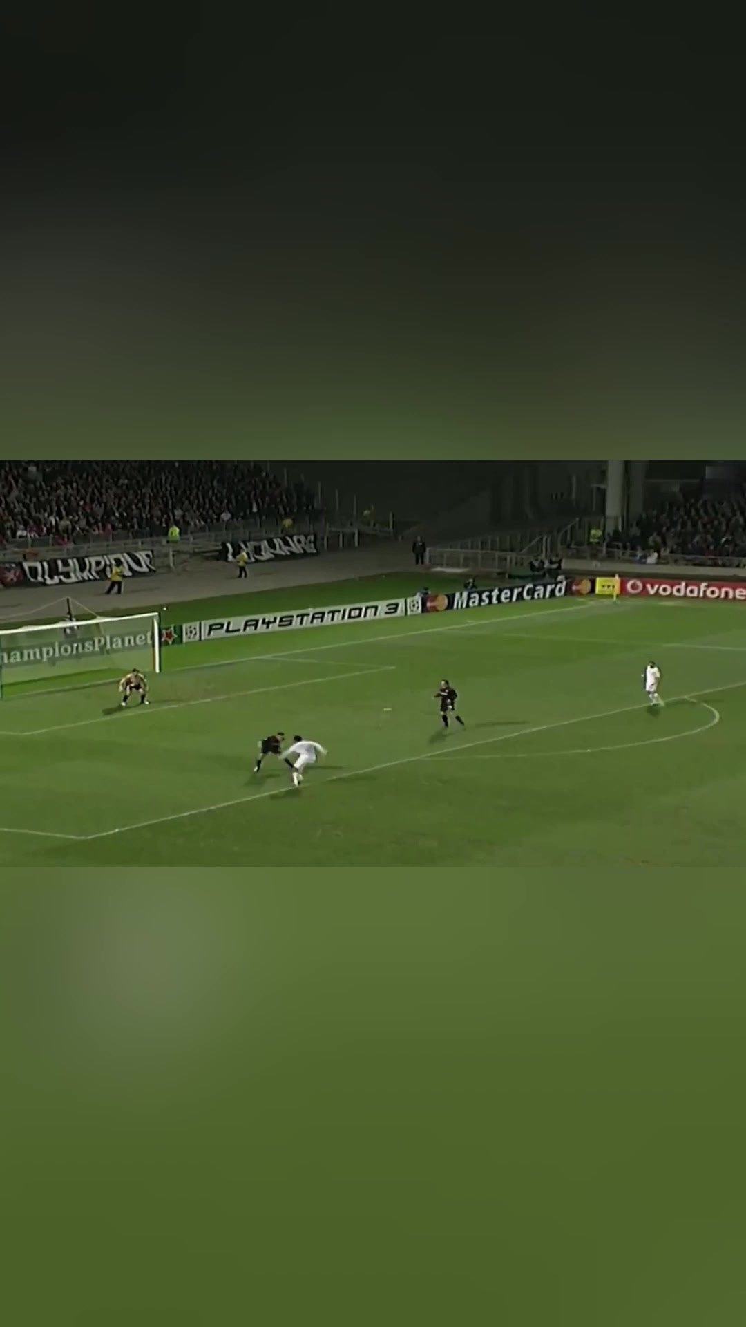 太殘暴了小曼奇尼地獄式踩單車過人爆射破門