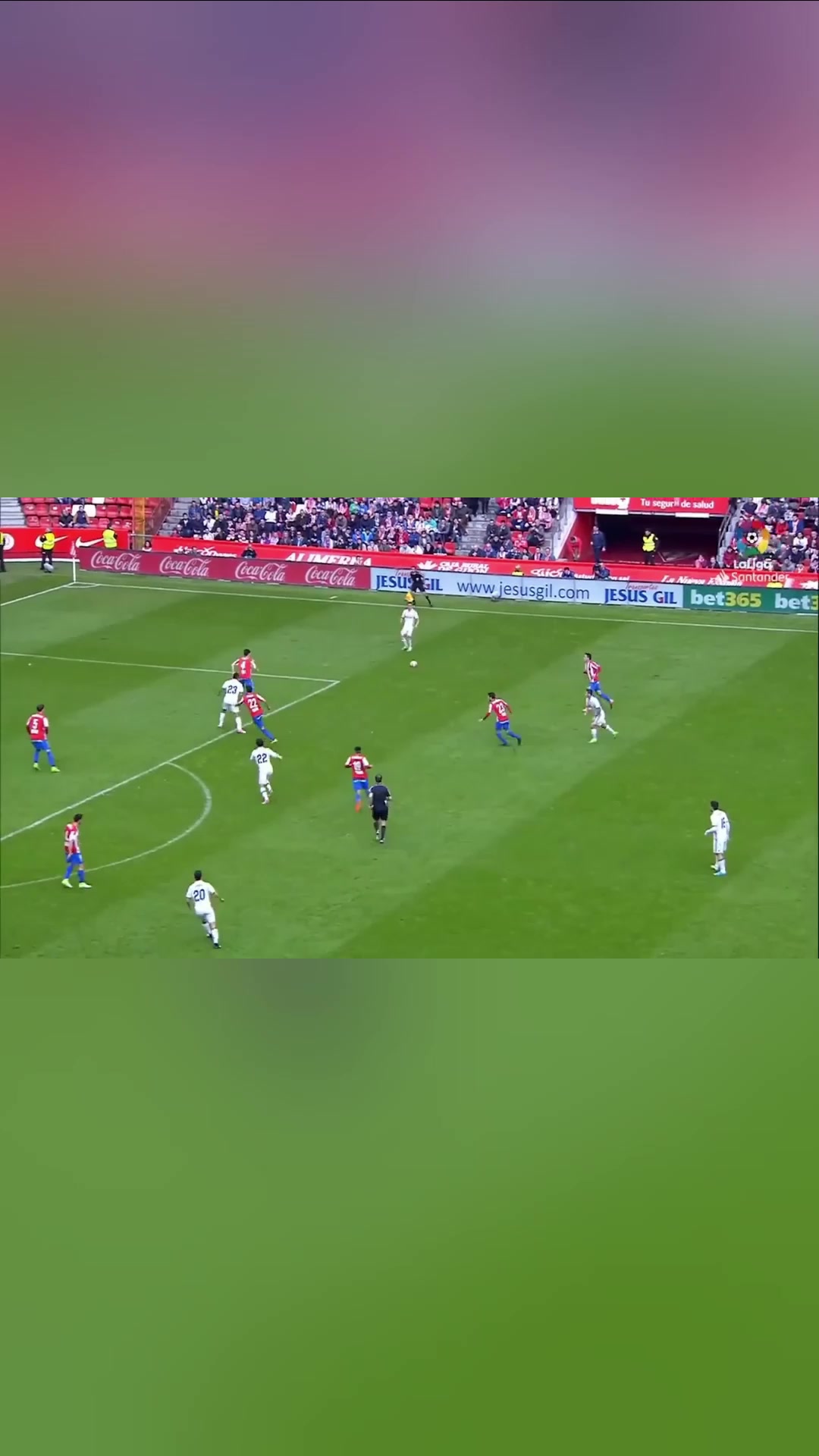 太靈活了伊斯科在眾人的圍搶中取得進球