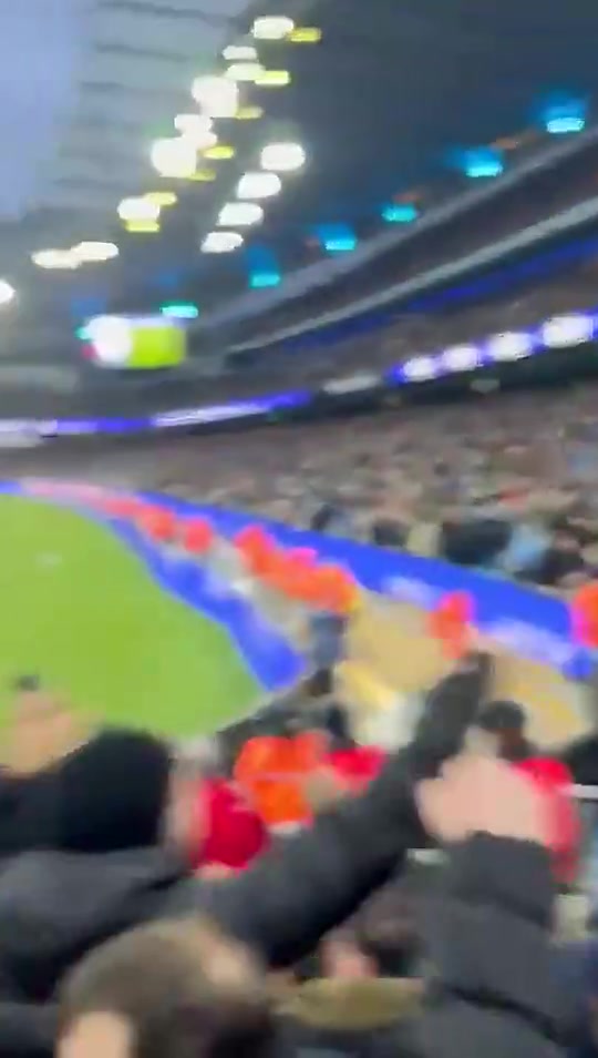 攻陷利物浦球迷此前放聲高歌要求曼城交出英超冠軍