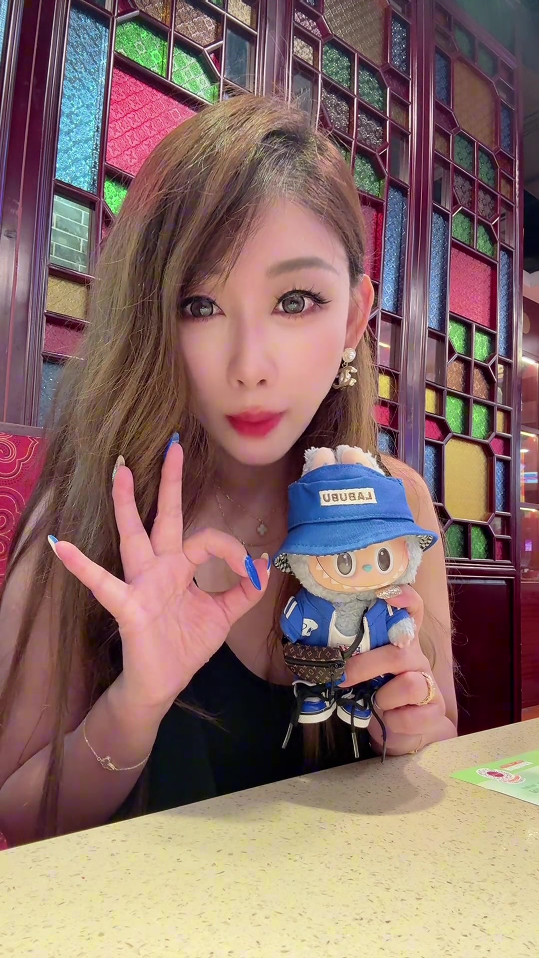 這就是上海女球迷嘛聲音嗲嗲的顏值高高的眼里還有我