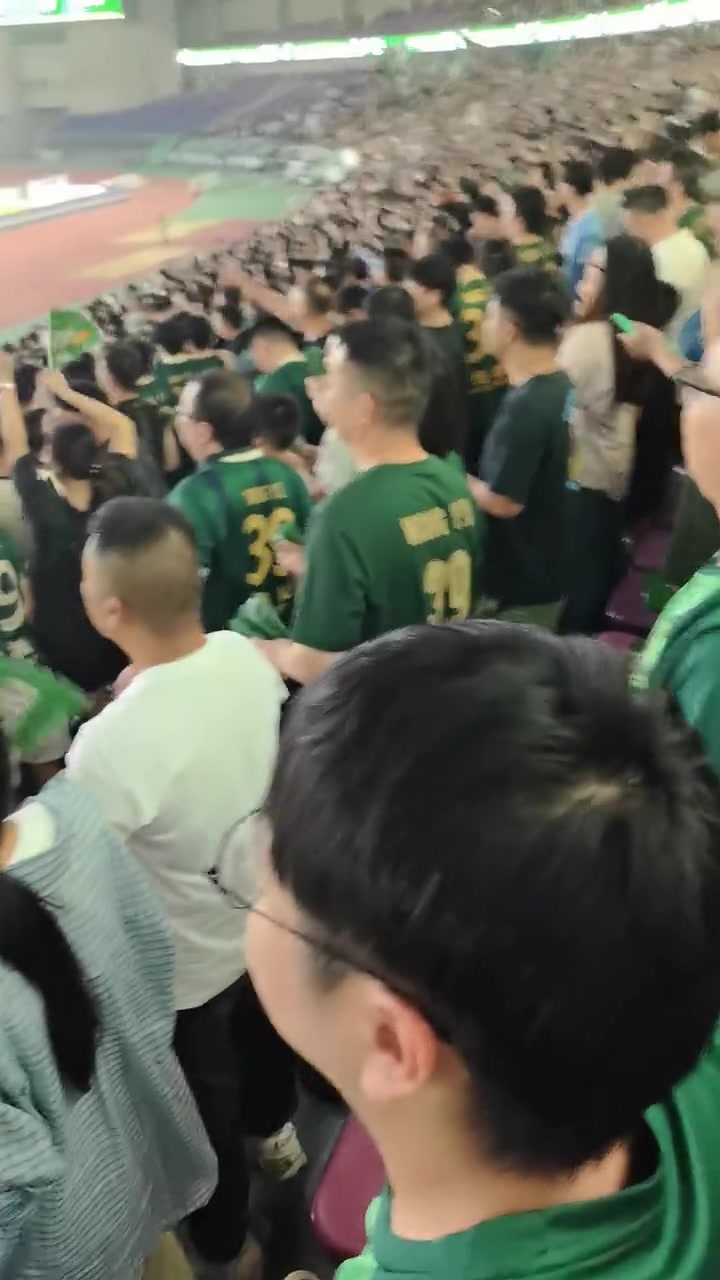 浙江隊球迷整齊劃一高喊干死成都