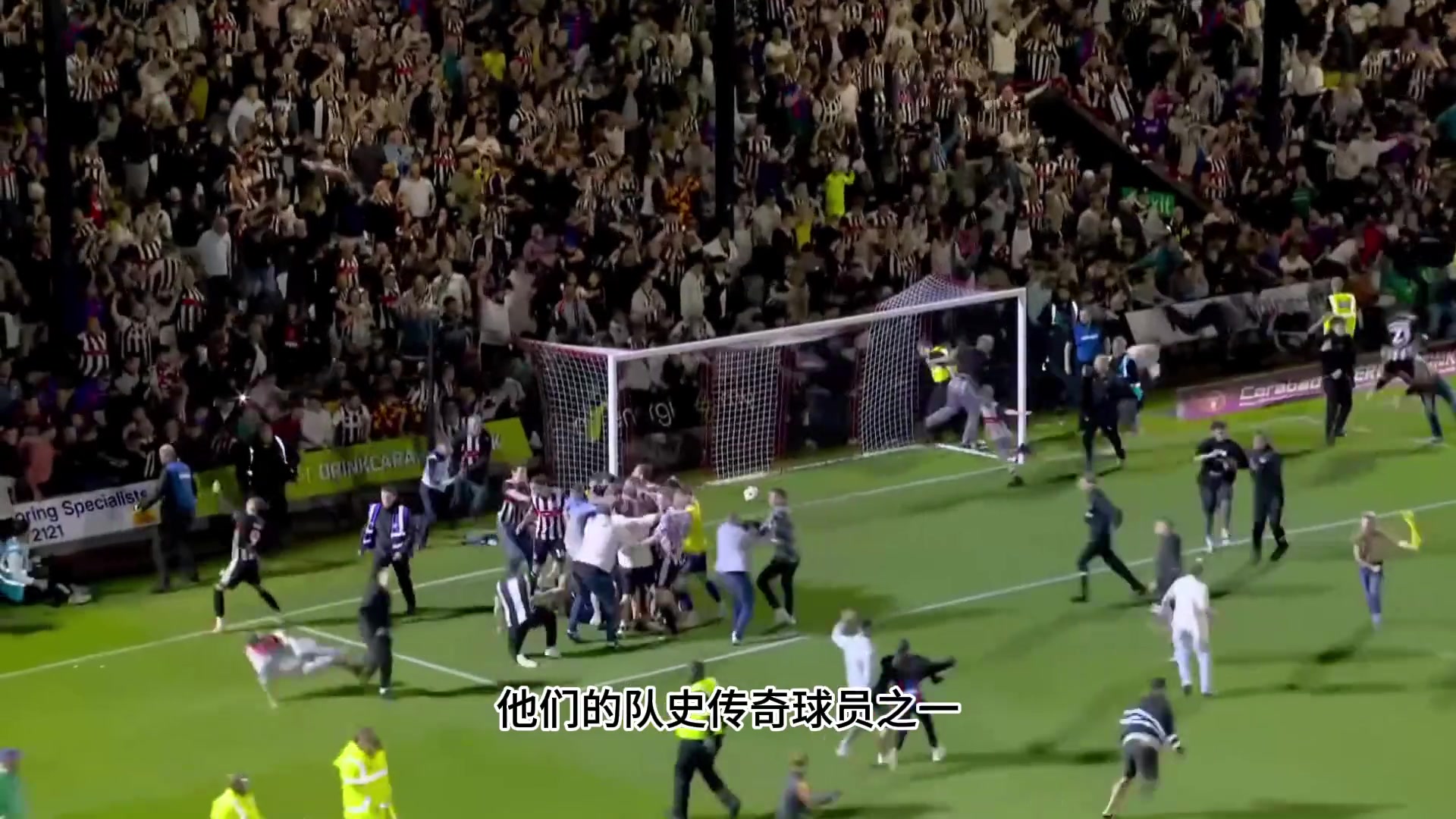 爆冷曼聯(lián)的這支小球會(huì)傳奇名宿的涂鴉墻上竟然有一位中國人