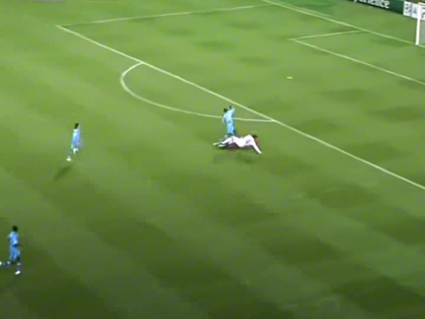 巔峰C羅有多恐怖?摔倒后迅速起身進球