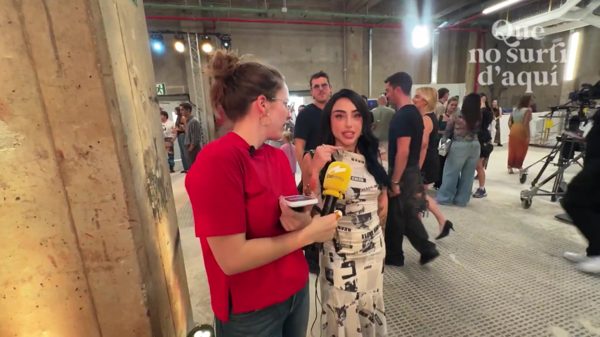 硬傷亞馬爾女友活動穿10cm恨天高仍比女記者矮一頭