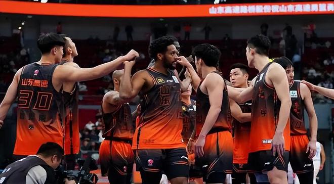 山東男籃熱身賽兩連勝，鮑威爾單場14分，磨合磨合，克裡斯將到隊