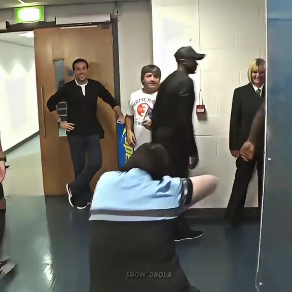 巴洛特利生涯經(jīng)典瞬間回顧他可以帶給你無(wú)限驚喜也能突然....