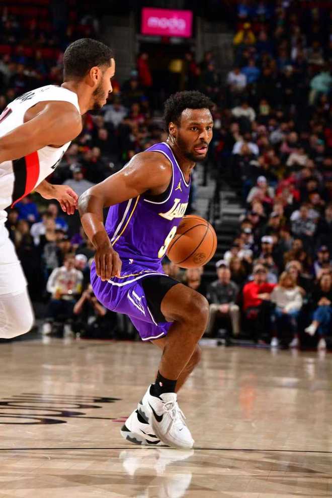 追平生涯紀(jì)錄！佈朗尼5+6助攻賽季首進三分 連獲重用太勵志