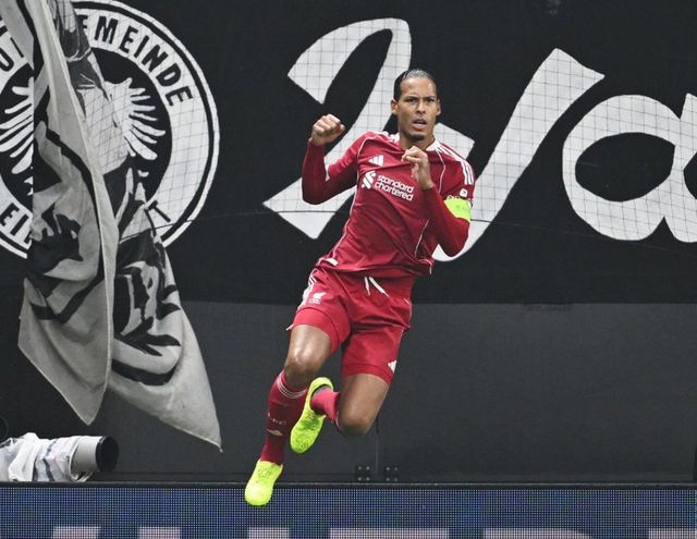 真領(lǐng)袖！1-2輸曼聯(lián) 34歲范戴克組織會議：2天之后歐冠大勝