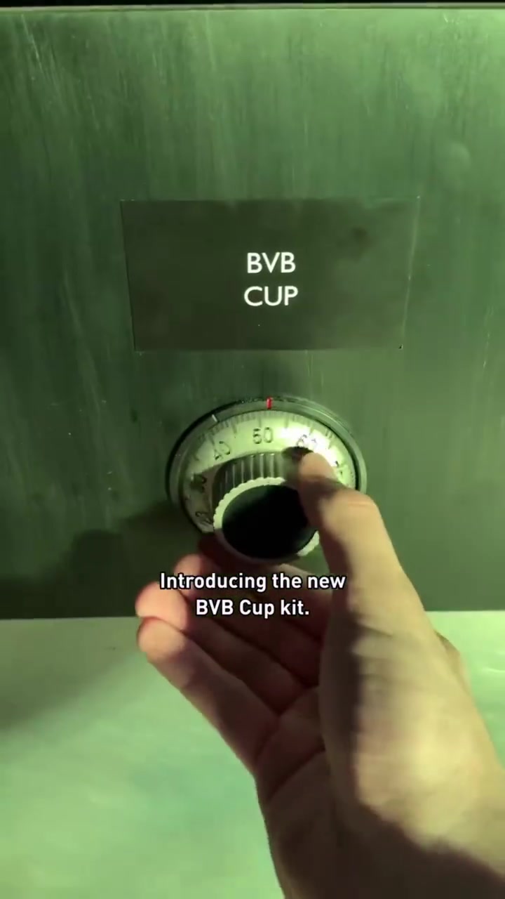 顏值最高的球衣之一多特25/26賽季歐冠德國杯球衣細(xì)節(jié)展示