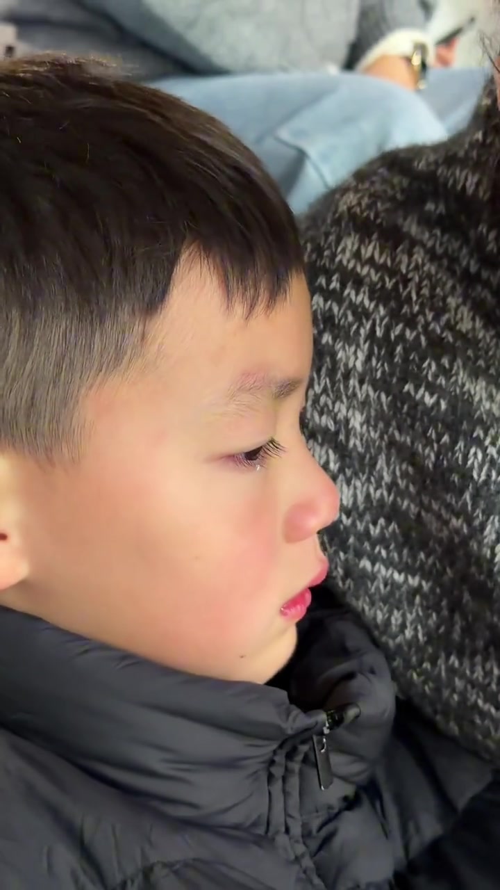 明年再戰(zhàn)蓉城輸球退出爭(zhēng)冠小球迷看臺(tái)落淚