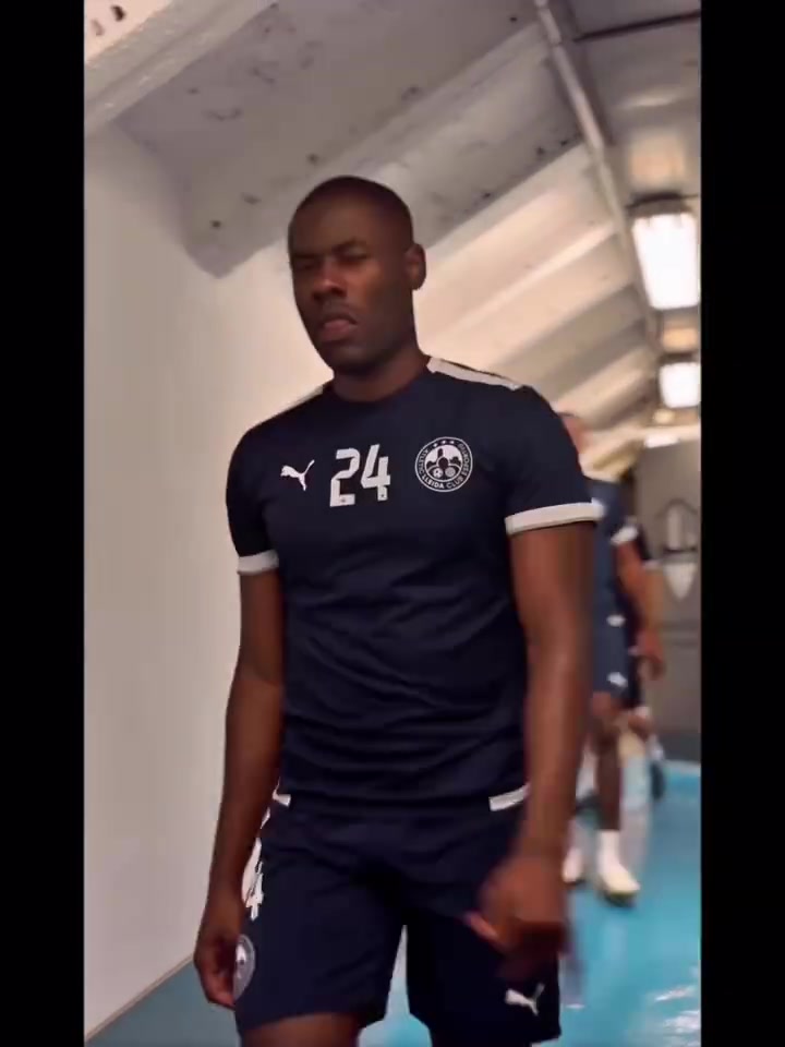 鄺兆鐳收獲小球迷來(lái)看看他與萊里達(dá)隊(duì)友的融洽互動(dòng)