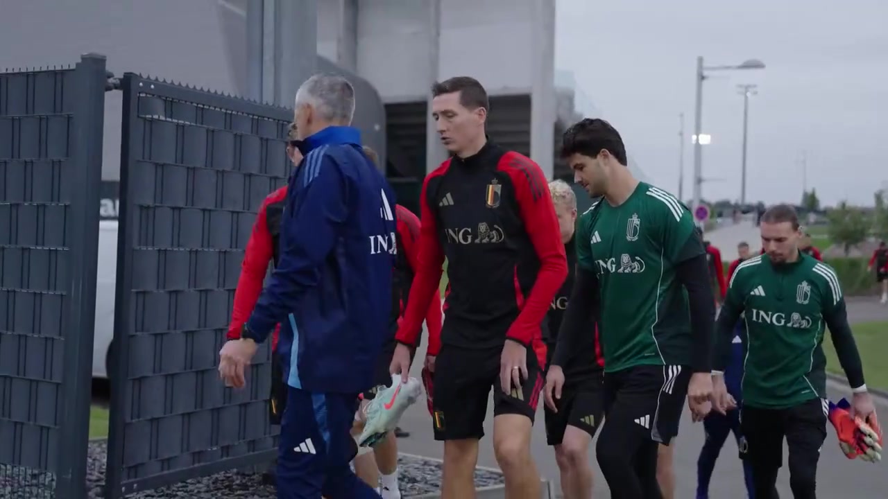 誰會(huì)是隊(duì)長(zhǎng)呢比利時(shí)備戰(zhàn)北馬其頓的訓(xùn)練