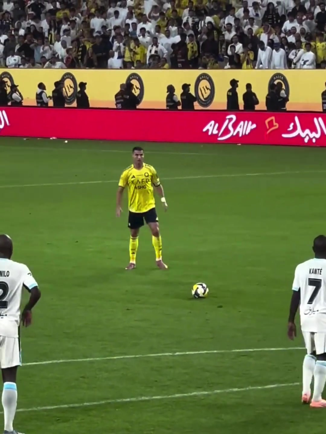 會(huì)懷念曾經(jīng)無所不能的自己嗎C羅任意球主罰前默默給自己鼓勁