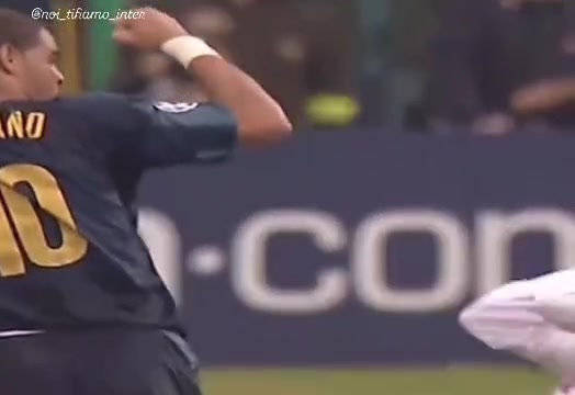 不慣著當(dāng)年阿德遭瓦倫西亞球員暗算藍(lán)黑國(guó)王直接正當(dāng)防衛(wèi)