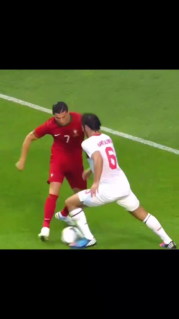 一直在模仿年輕的姆巴佩一定想復(fù)制偶像C羅的所有亮點