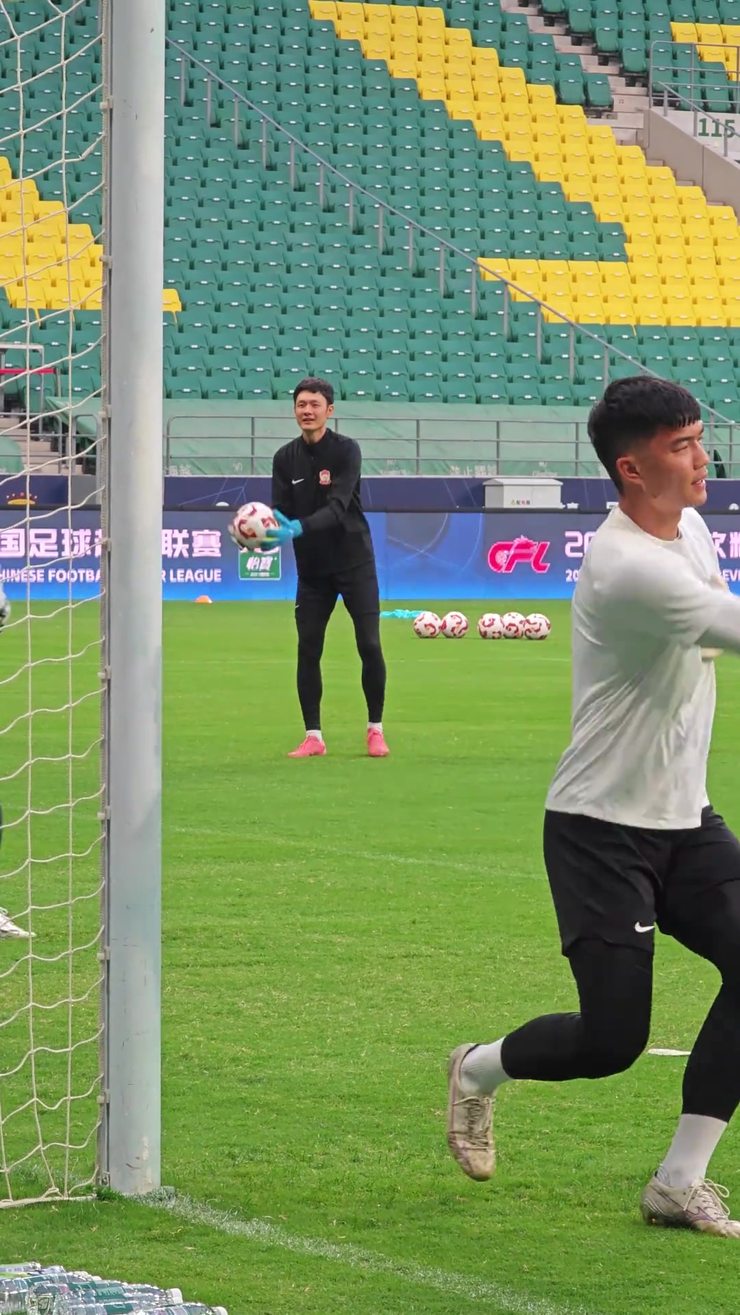 故地重游實(shí)拍邵佳一和楊智率領(lǐng)西海岸眾將在工體踩場熱身