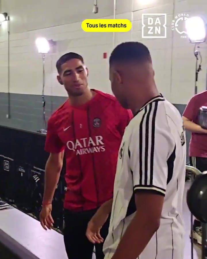 摩洛哥第一深情阿什拉夫和姆巴佩寒暄后者揪了巴黎隊徽