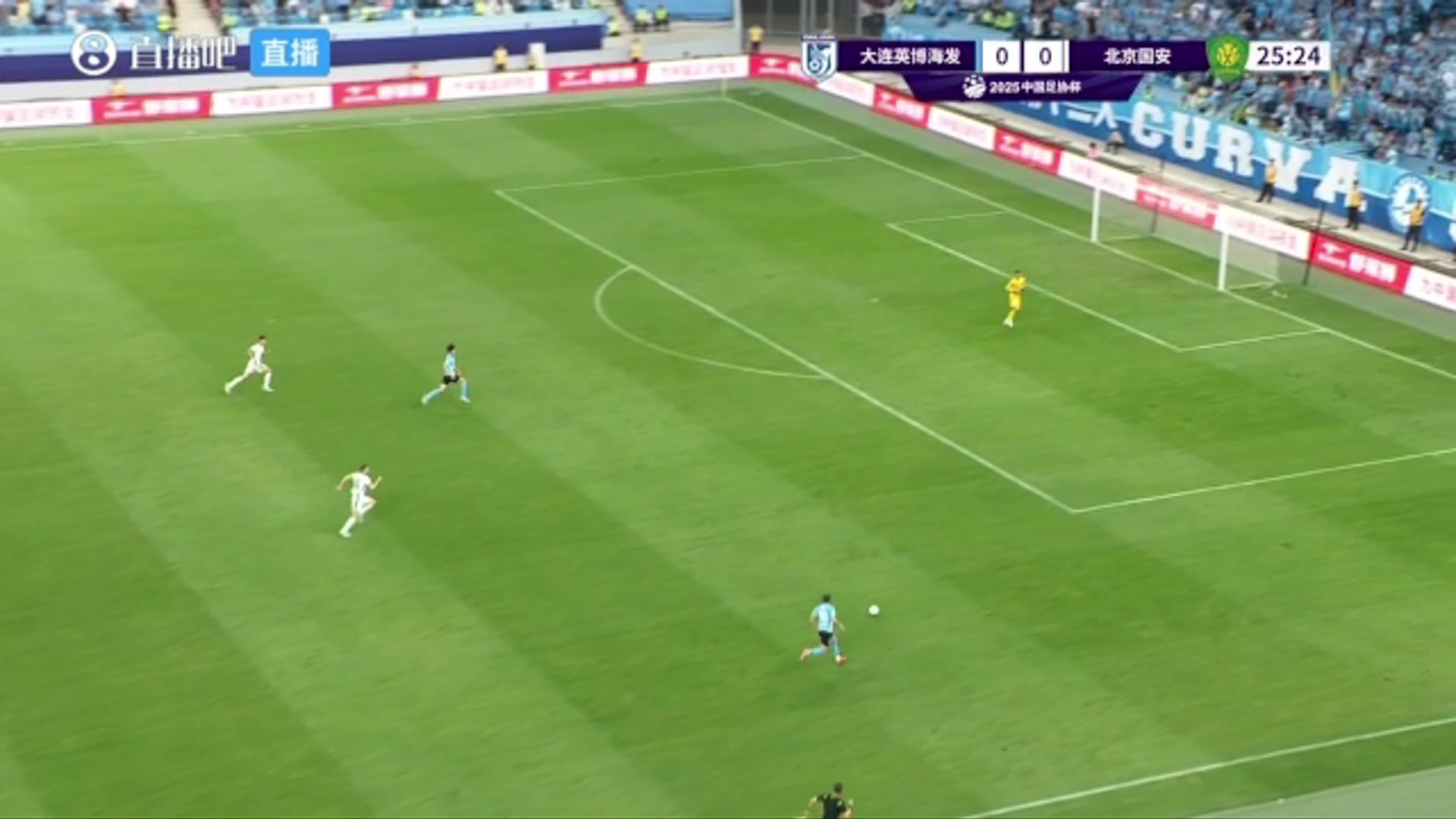 差一點(diǎn)啊英博前場(chǎng)2打2朱鵬宇跟進(jìn)沒能踢上皮球