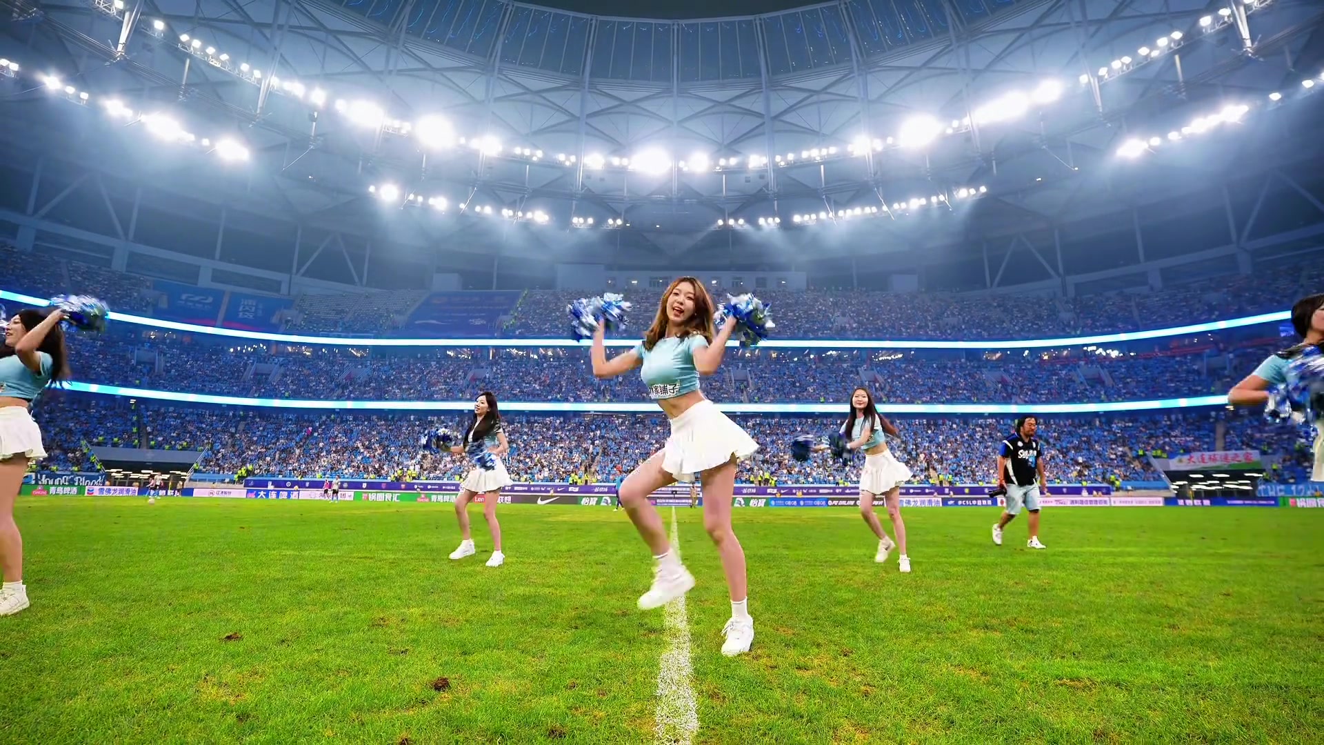 攢勁的節(jié)目大連主場啦啦隊美女跳舞真好看