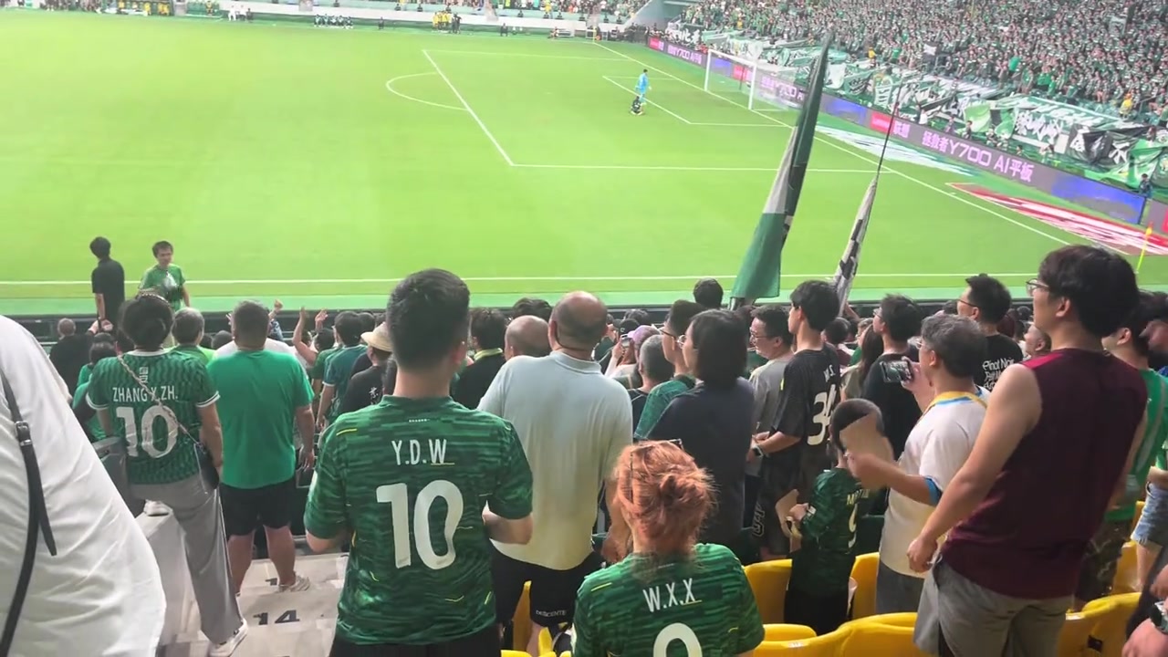 徹底怒了國安點球未判工體響徹黑哨裁判SB罵聲