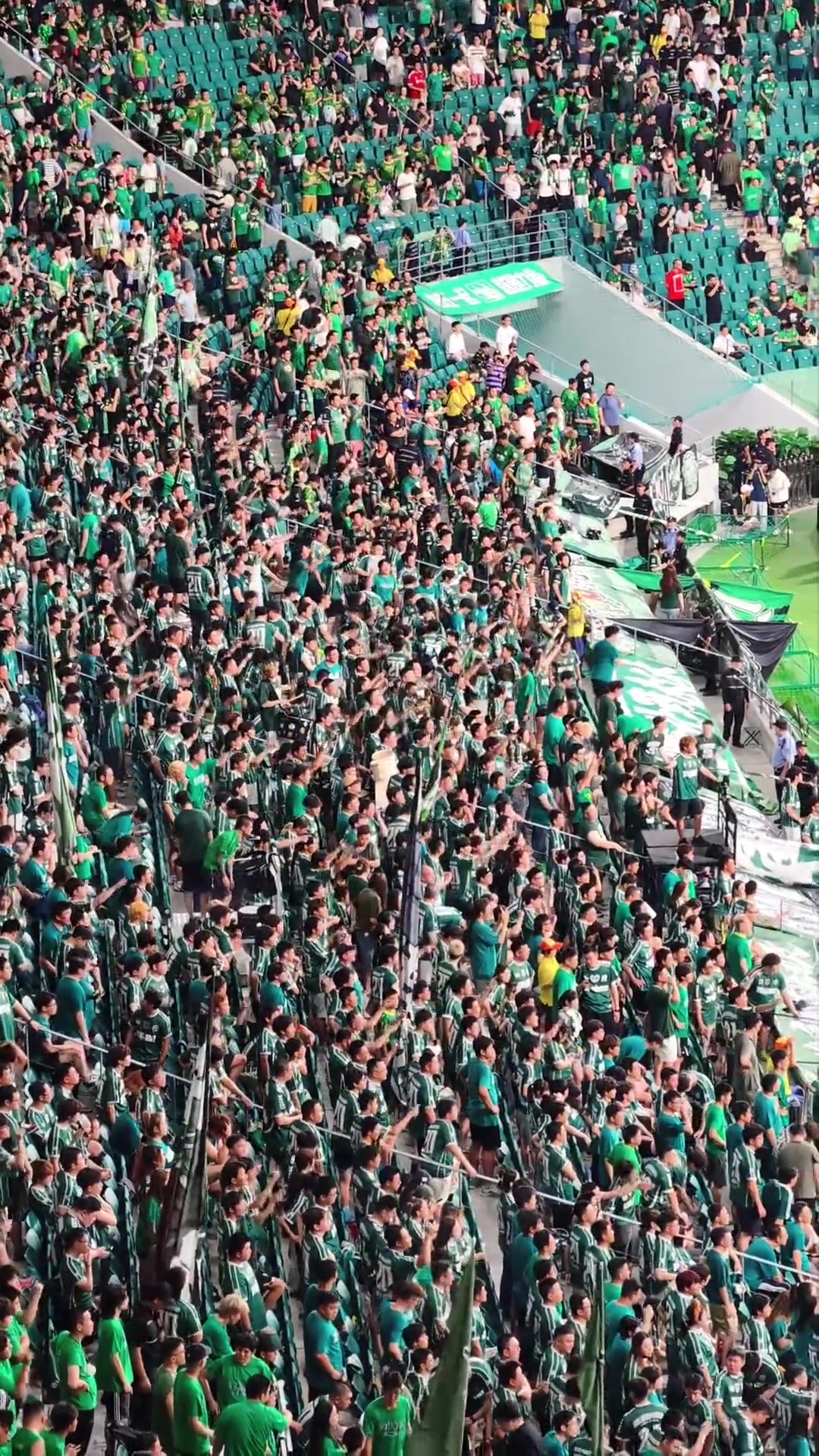 球迷憤怒實拍國安賽后謝場塞蒂恩下課喊聲響徹工體