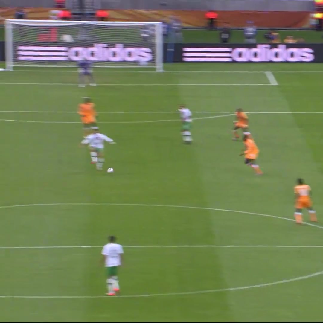 那時(shí)的C羅這記射門讓德羅巴看了直接祈禱上帝