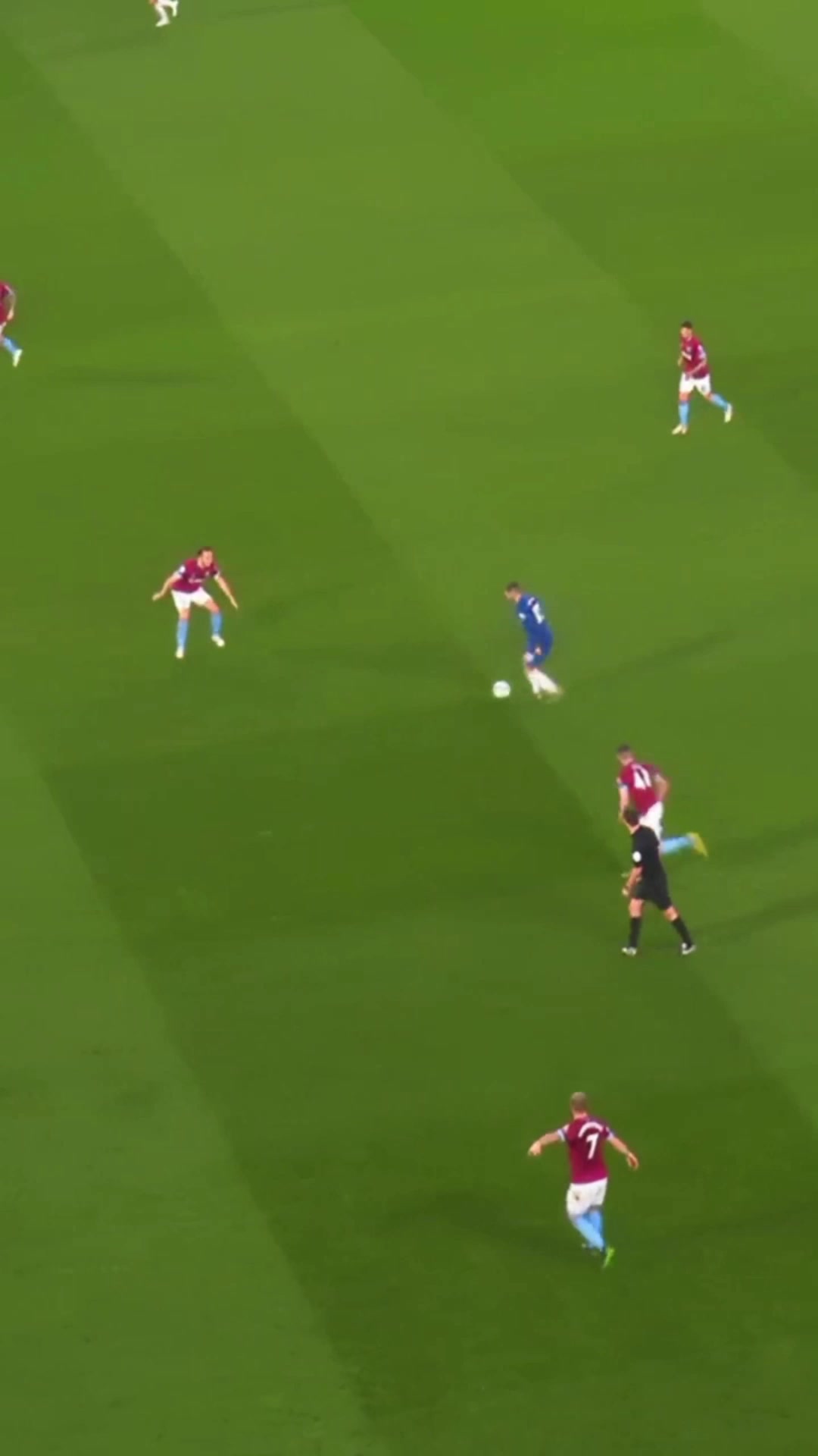 以前切爾西打不開局面把球傳給阿扎爾就完事了