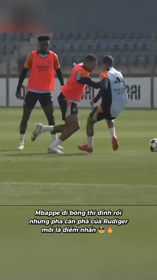 差點(diǎn)嚇?biāo)滥钒团暹@黑又硬的訓(xùn)練也這么夸張啊寶寶怕怕