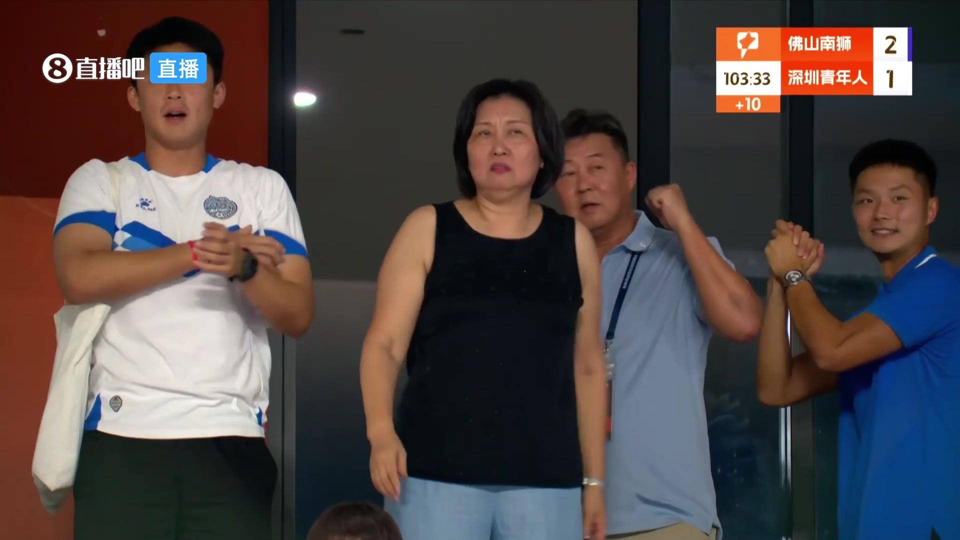 中甲賽場深圳補(bǔ)時讀秒絕平被吹疑似引發(fā)看臺一名球迷強(qiáng)烈不滿