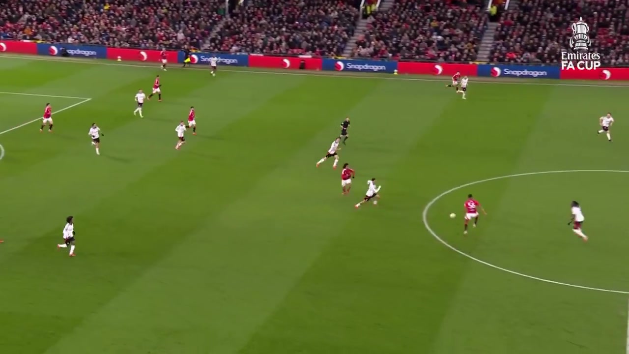 曼聯(lián)球迷無法原諒加納喬浪費(fèi)了齊爾克澤的絕妙助攻