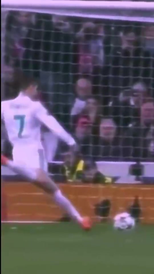 震驚所有人C羅當年這記點球主罰時竟讓球漂浮起來