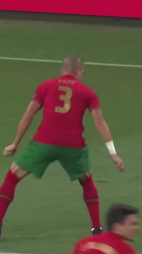 姆巴佩1v1單挑佩佩沒(méi)想到被一招化解