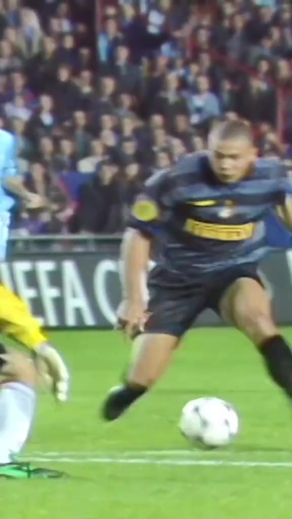 招牌殺招名場(chǎng)面大羅鐘擺過掉門將輕松推射空門