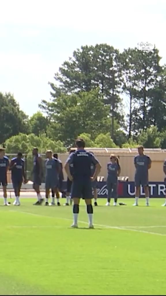 哀悼巴黎世俱杯訓(xùn)練前集體為若塔默哀