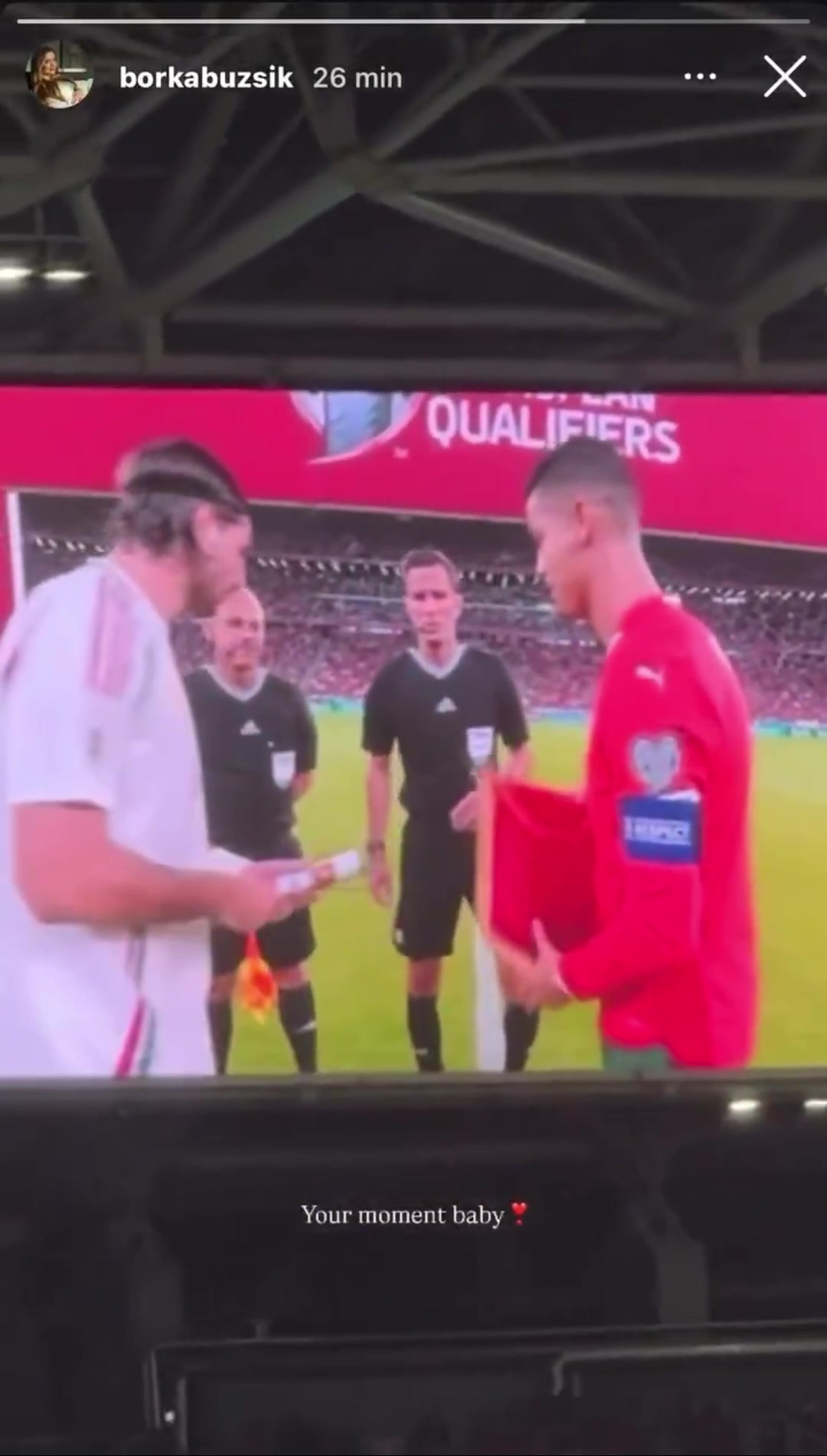 索博斯洛伊老婆拍下索博向C羅打招呼屬于你的時刻寶貝