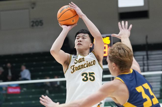 轟9分4板！中國(guó)男籃20歲2米06新星留洋閃耀：奪新賽季開門紅