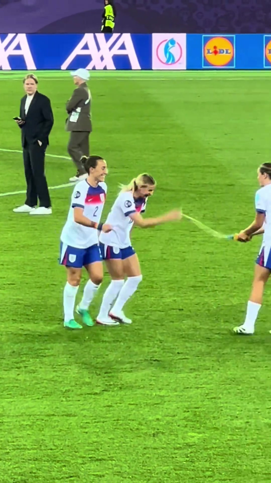 大場面女士凱莉78分鐘替補登場造2球幫助英格蘭淘汰瑞典女足