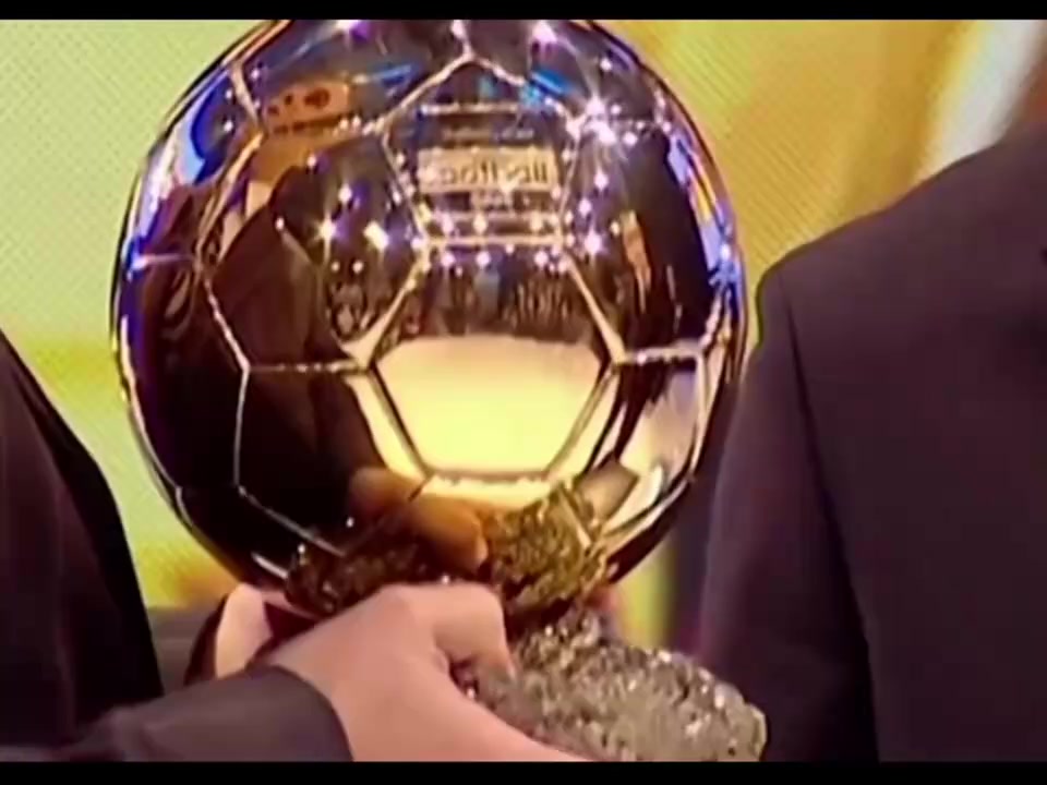 球王成長時09年首次斬獲金球獎的梅西一切都是那么美好