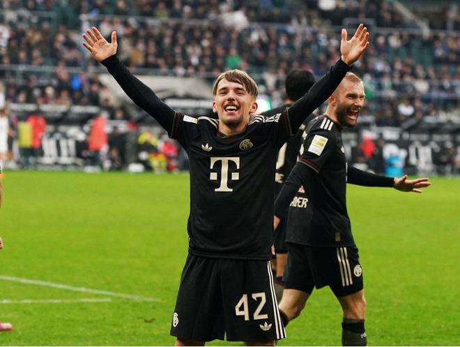 42號(hào)有魔力？17歲拜仁小將卡爾在歐冠和德甲連場(chǎng)進(jìn)世界波