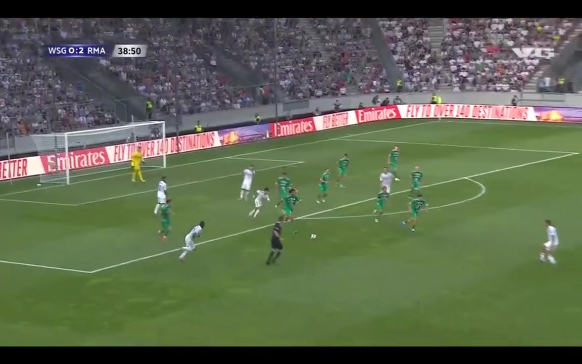 天吶維尼修斯竟然回防到了后場(chǎng)姆巴佩也撤回中場(chǎng)拿球組織