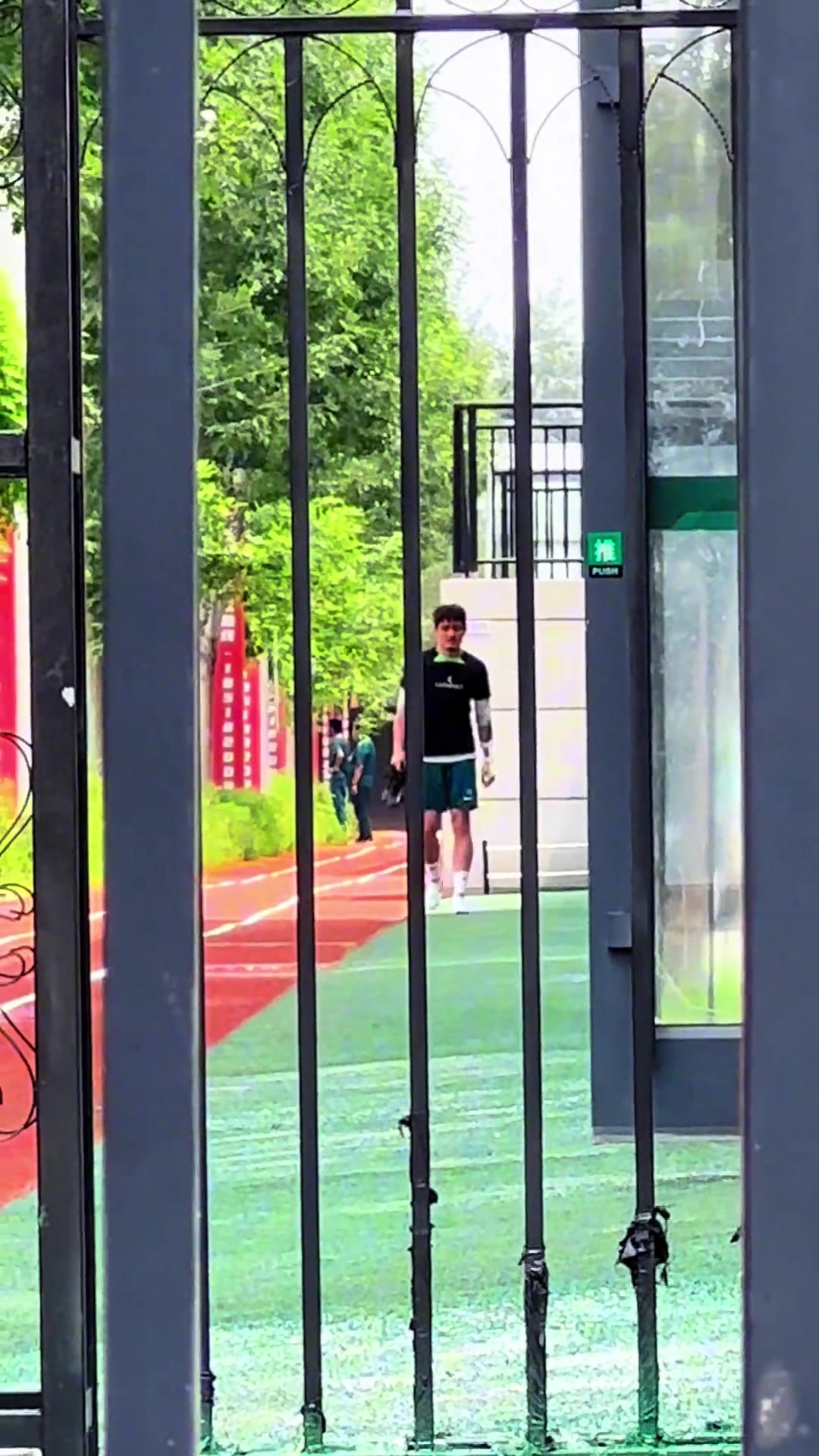 國安博主埃萊夫賽曬視頻國安眾將重新集結(jié)傷員陸續(xù)回歸