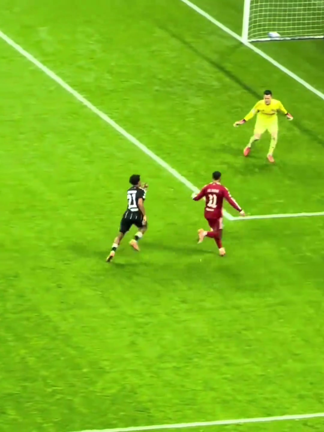 面對薩拉赫的操作維爾茨敢怒不敢言