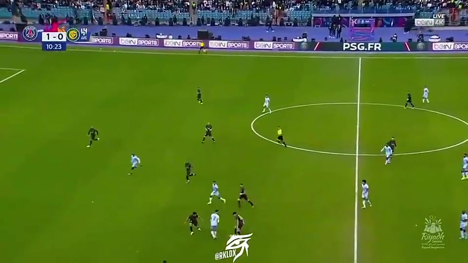 什么水平C羅對(duì)陣巴黎上演花式穿襠過(guò)人